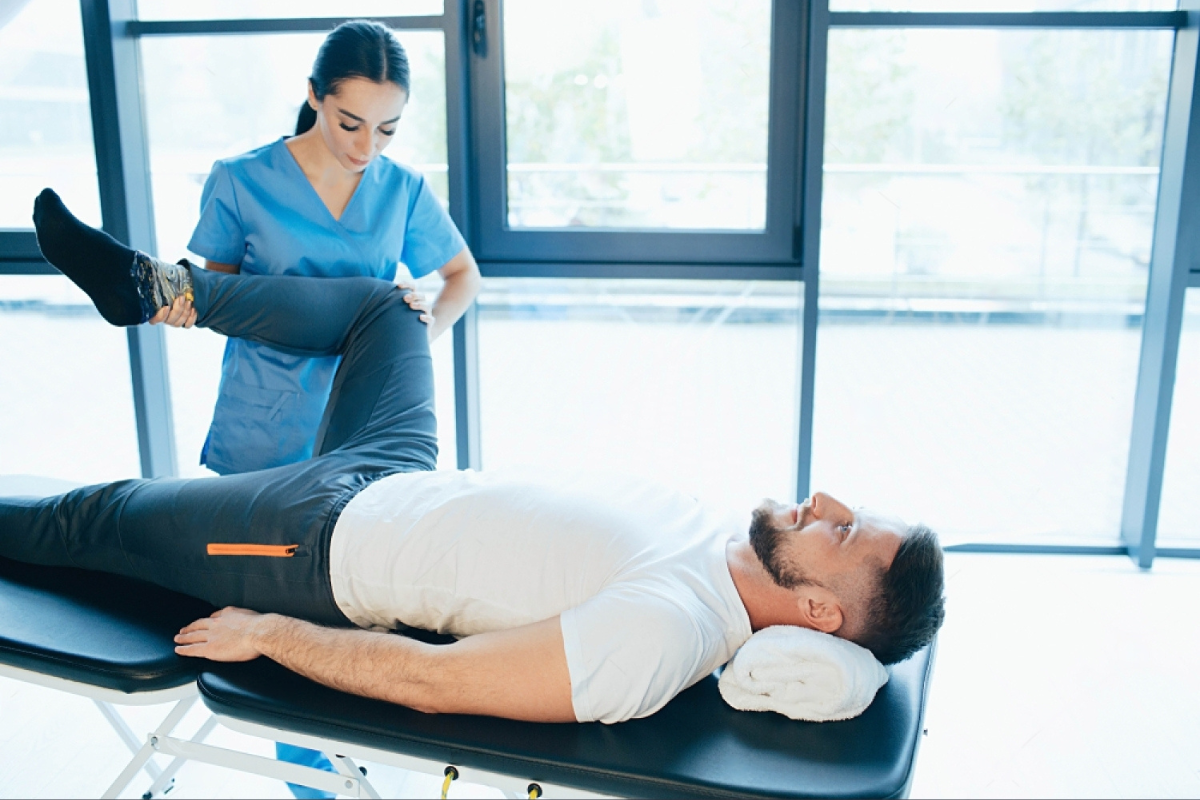 A Comprehensive Approach to Hip & Knee Pain Treatment in Fishers, IN